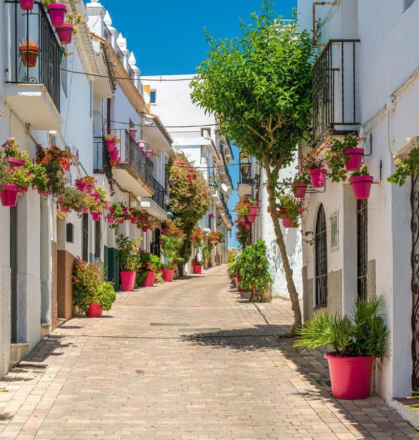 Sea Breeze Apartment Estepona Exterior photo